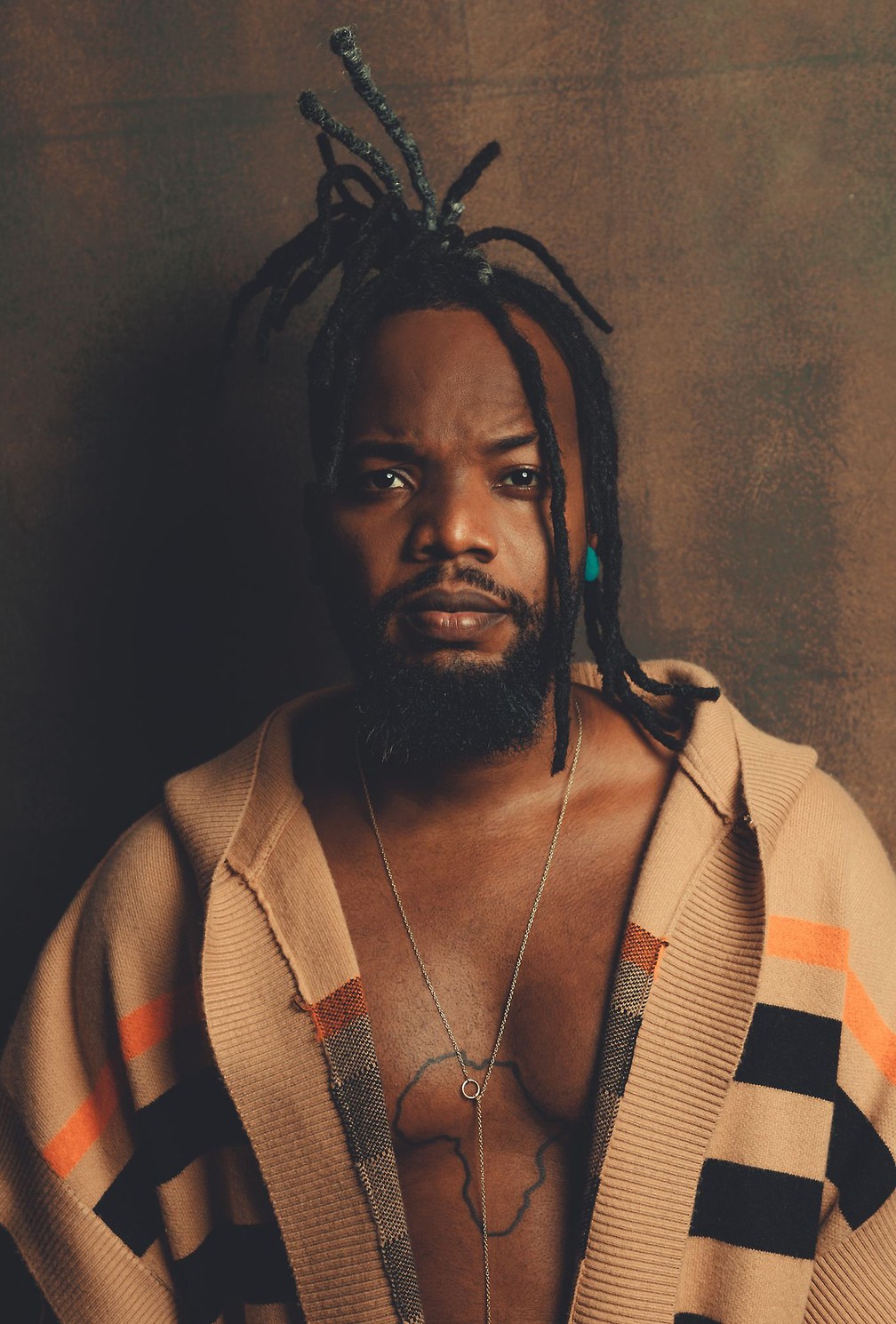 Abayomi, autor de hits de Thiaguinho, se lança como cantor com o single 'Olhaí' e tem álbum previsto para 2023