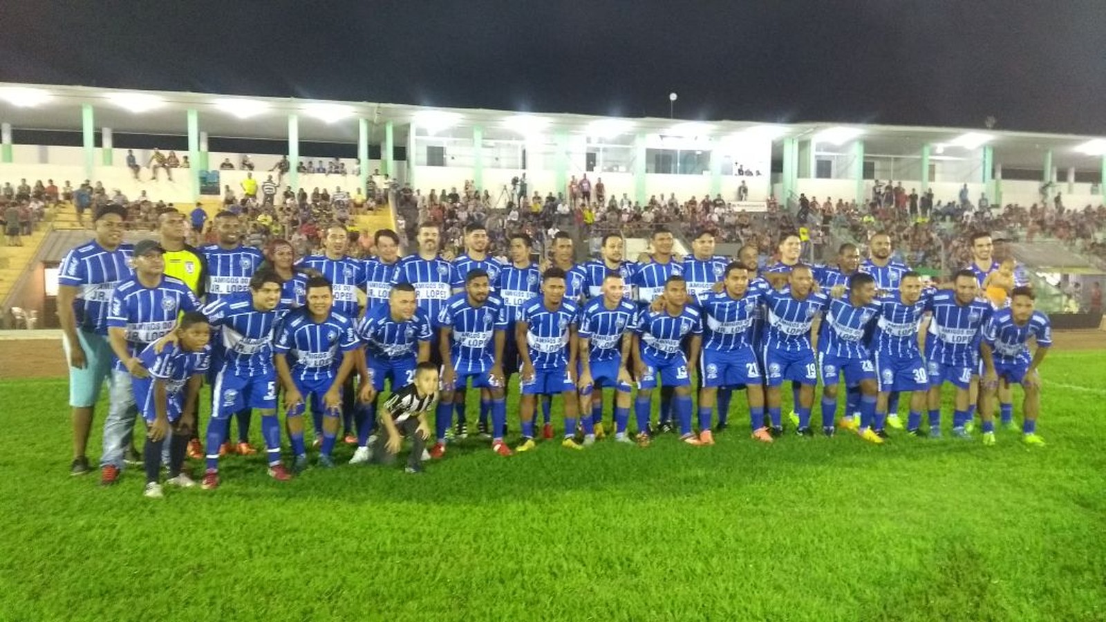 Amigos de Junior Lopes (Foto: LÃÂ­via Costa)