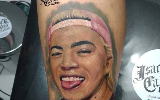 Fã tatua rosto de Whindersson Nunes na perna e divide ...