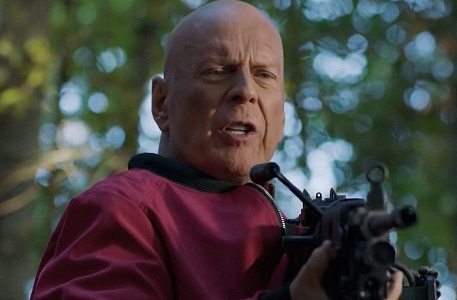 Bruce Willis em cena de Emboscada (2021) (Foto: Reprodução)