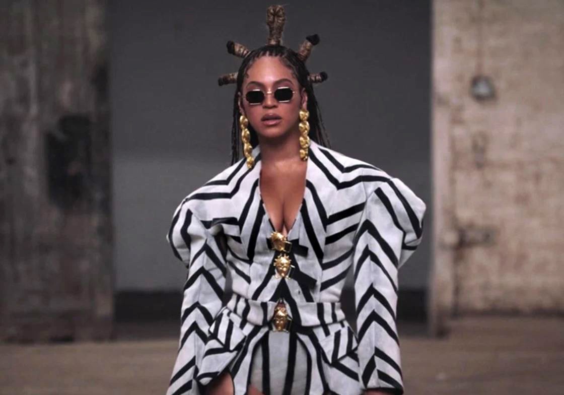 Beyoncé em cena de Black is King (Foto: Reprodução / Youtube)