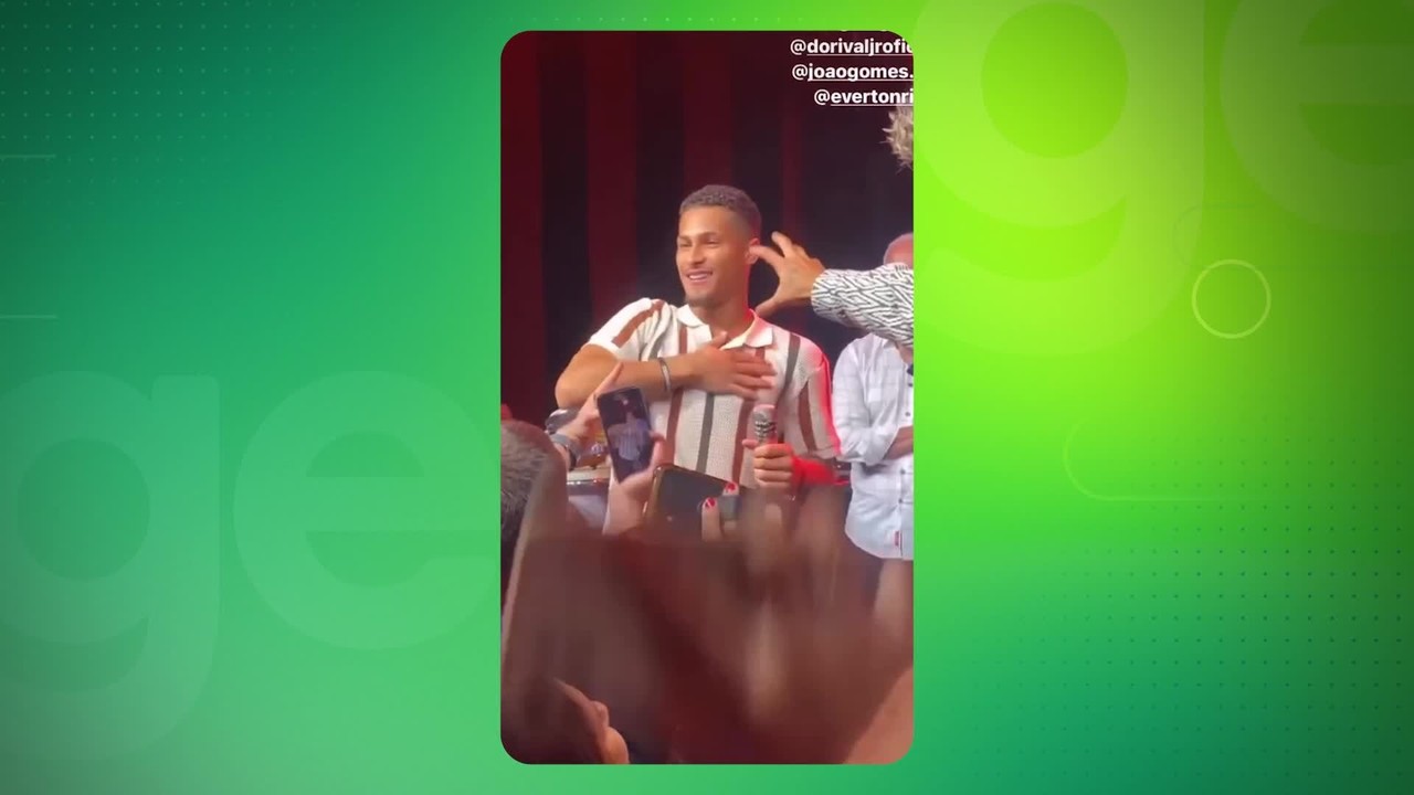 Jo&atilde;o Gomes &eacute; celebrado na festa do Flamengo