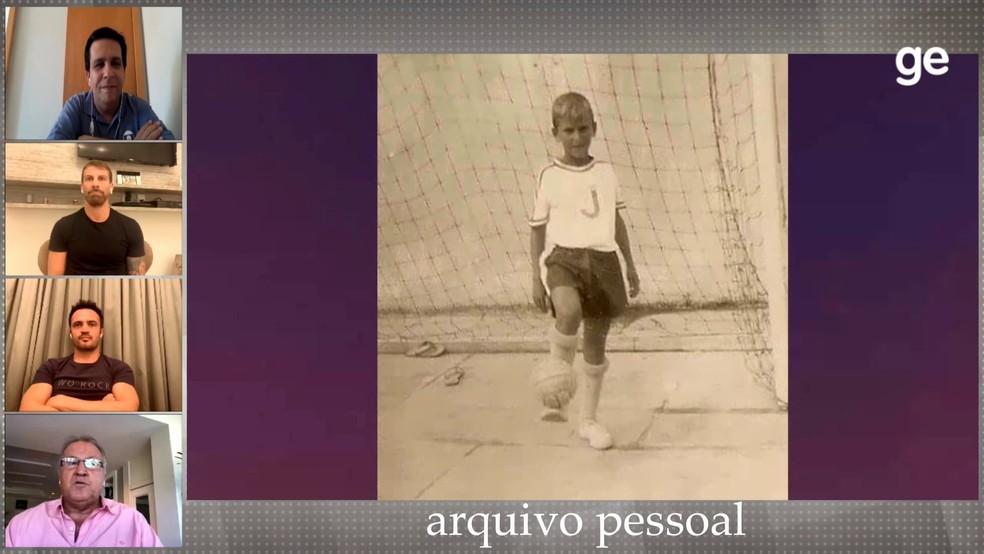 Zico mostra foto dos seus tempos de futsal &mdash; Foto: Reprodu&ccedil;&atilde;o