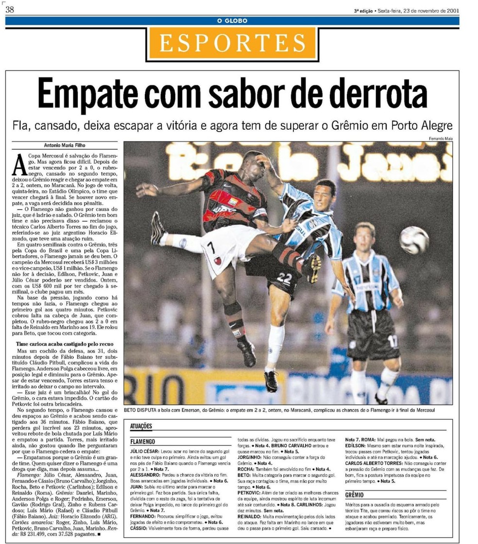 Em 2001, com o Maraca reformado e já com cadeiras nas arquibancadas, menos de 40 mil viram o duelo com o Grêmio (Foto: Reprodução/Acervo O Globo)