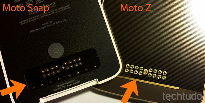 Moto Z: observe que há conectores na traseira dos dispositivos (Foto: Bárbara Mannara/TechTudo)