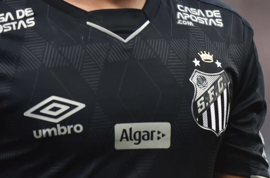 Em 2019, a camisa de Soteldo continha uma coroa sobre o escudo; agora homenagem será estendida a todo o time