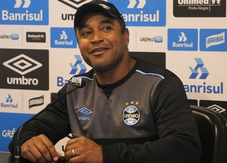 Roger não descarta trocas no Grêmio e promove mistério para jogo com líder