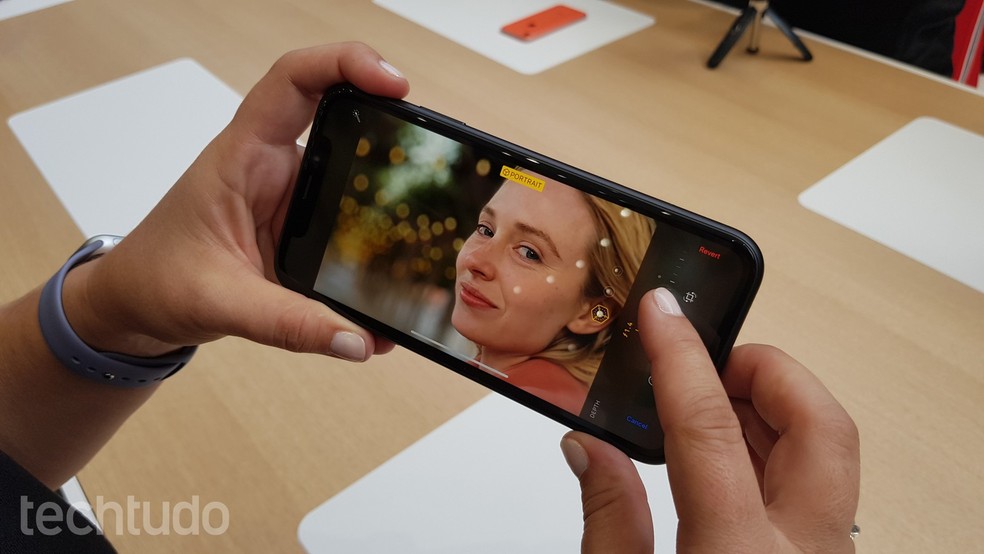 iPhone XR (foto), iPhone XS e iPhone XS Max dos Estados Unidos não funcionam com o 700 MHz do 4G nacional — Foto: Thássius Veloso/TechTudo