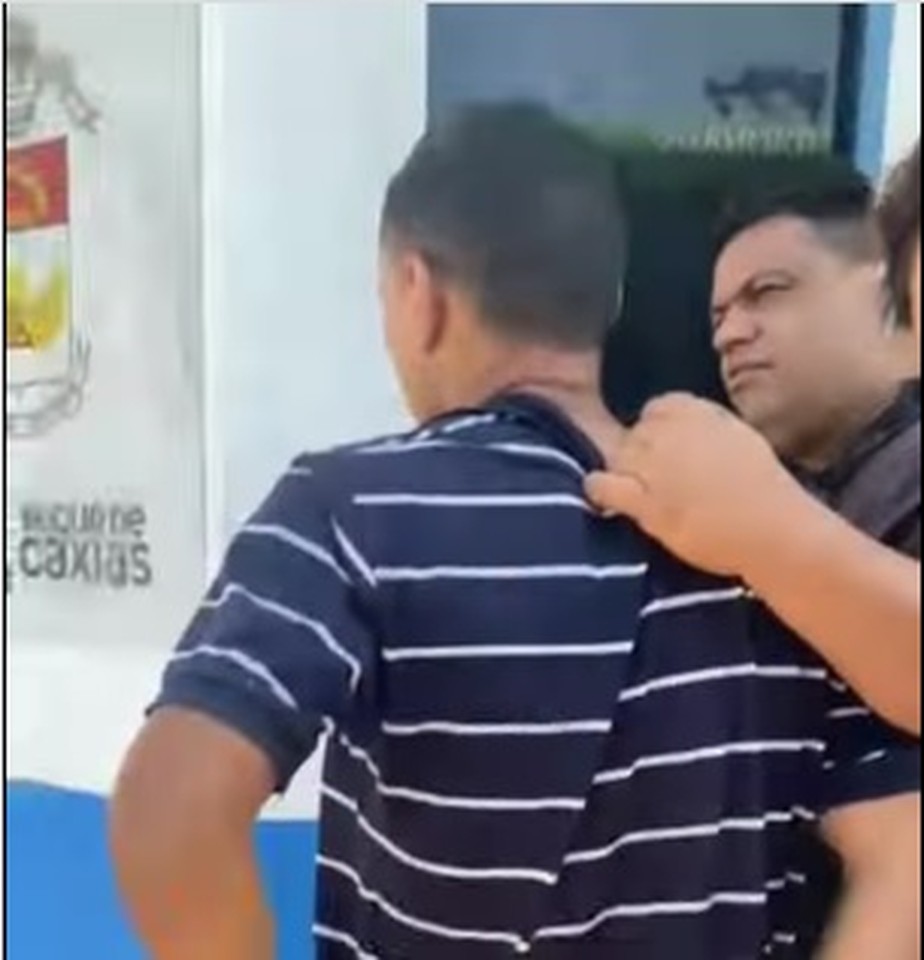 Homem foi preso após ser flagrado se masturbando em ônibus em Duque de Caxias