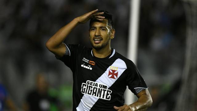 Andres Rios comemora seu gol sobre o Fluminense