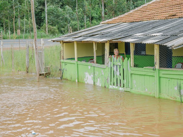 VALE ESTA_Enchente em Santa Rita de Caldas, MG (Foto: Joelmir Barbosa / VC no G1)