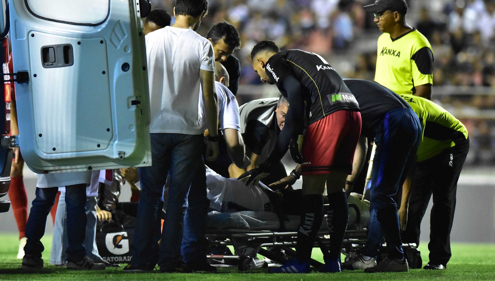 Durante jogo da Copinha, Fessin sofre fratura na perna e passará por cirurgia