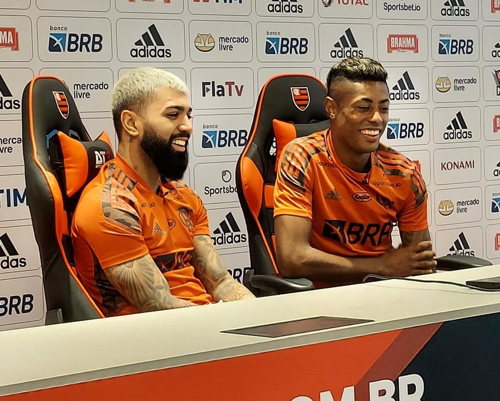 Gabigol e Bruno Henrique na entrevista ao Esporte Espetacular &mdash; Foto: Vinicius Castro/Flamengo