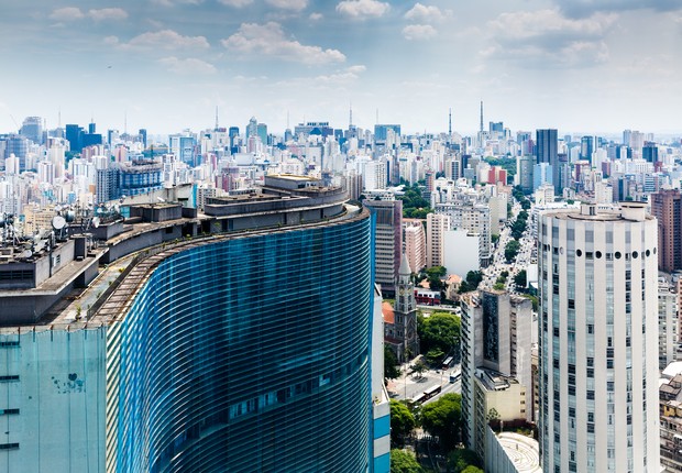 Edifício Copan é visto em primeiro plano em imagem do centro da cidade de São Paulo (Foto: Thinkstock)
