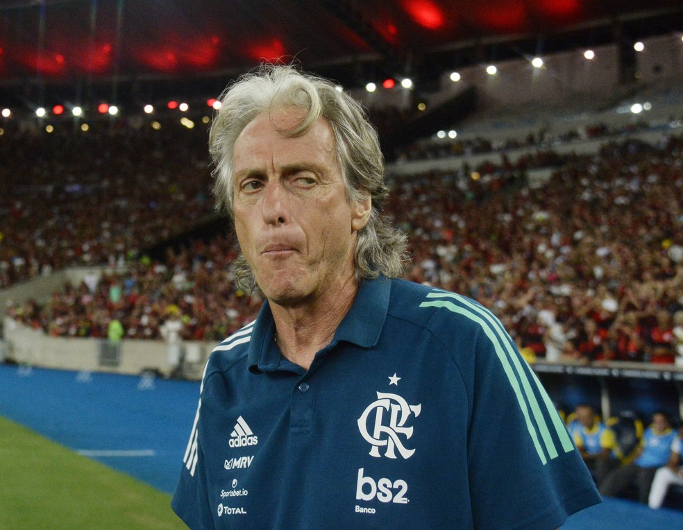 Jorge Jesus, do Flamengo, contra o Independiente del Valle — Foto: André Durão/GloboEsporte.com
