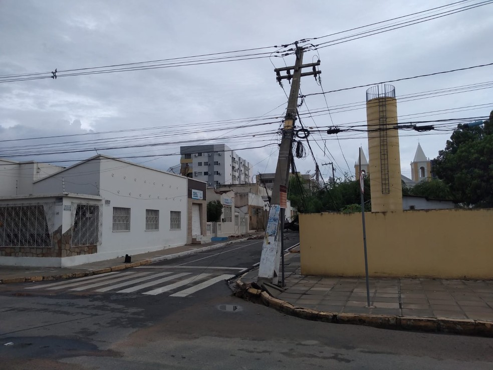 Chuva causa transtornos em Petrolina — Foto: Emerson Rocha / g1 Petrolina