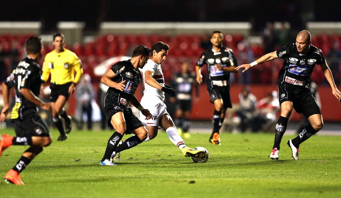 Após eliminação, Ganso cobra time 