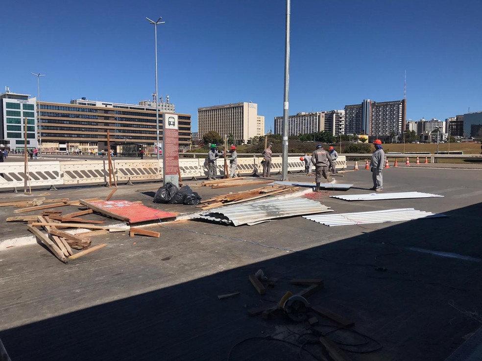 Obras na Rodoviária do Plano Piloto, em Brasília, começaram nesta quarta-feira (10) — Foto: Luiza Garonce/TV Globo 