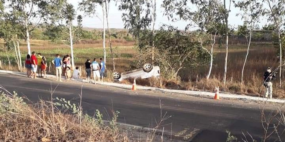 Acidente de carro em Umirim deixou uma pessoa morta na madrugada deste domingo (18). — Foto: Reprodução