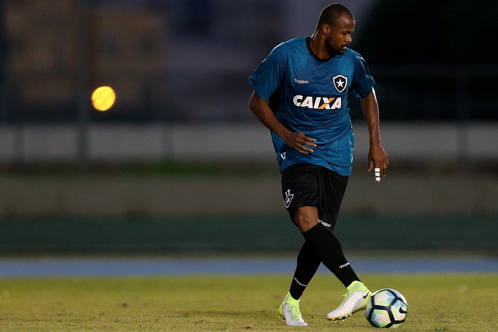 Airton estava no Botafogo antes de chegar ao Flu (Foto: Vitor Silva/SSPress/Botafogo)
