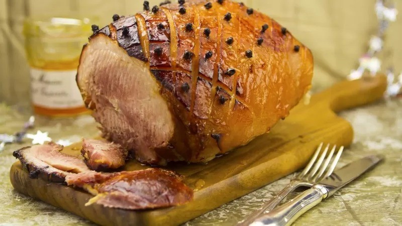 O porco predomina no cardápio natalino dos países latino-americanos devido aos espanhóis (Foto: Getty Images )