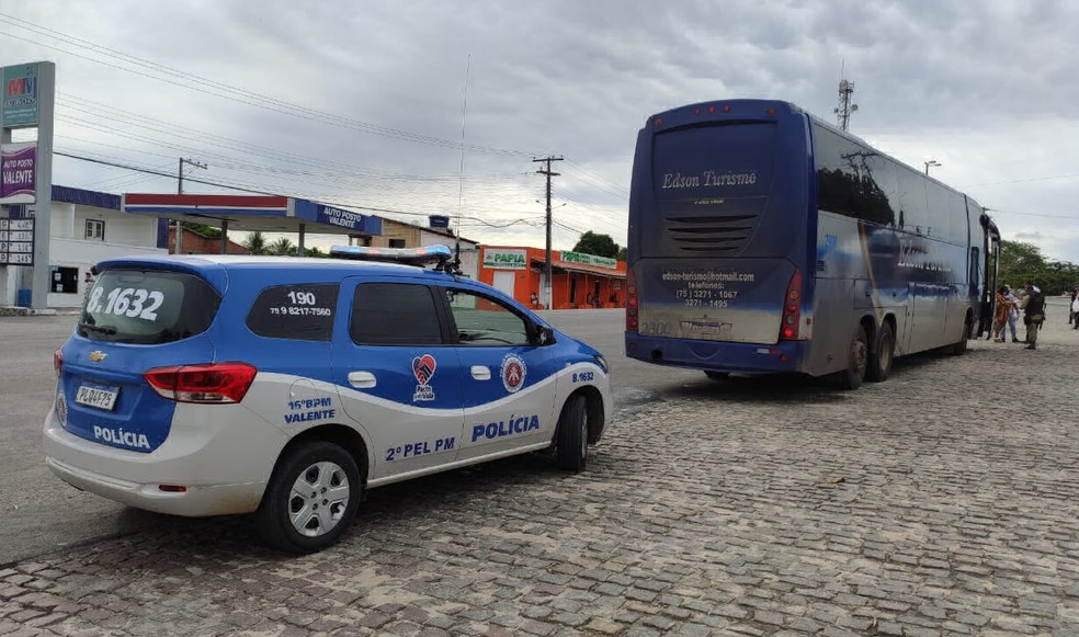 Onibus De Transporte Clandestino E Apreendido Com 32 Passageiros Na Bahia Grupo Saiu De Sp Bahia G1