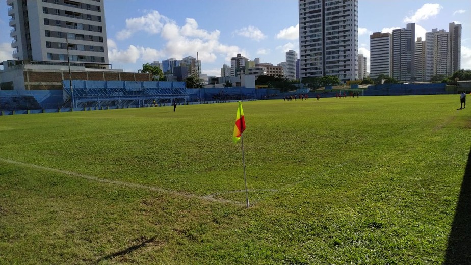 Justiça determina que FNF desocupe Estádio Juvenal Lamartine e Estado retome posse