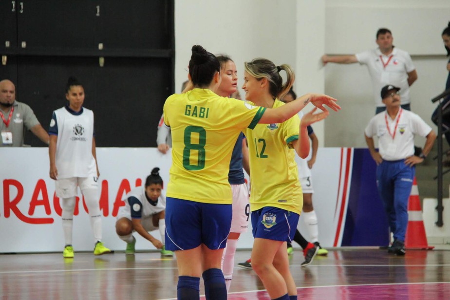 Com 3 de Amandinha, Brasil goleia Equador e fecha 1ª fase da Copa América com 37 gols em 4 jogos 
