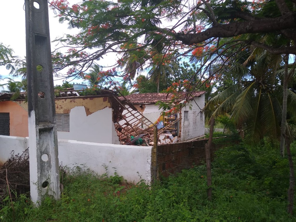 Creche no munic&iacute;pio de Extremoz desabou neste domingo (1&ordm;) &mdash; Foto: Redes Sociais