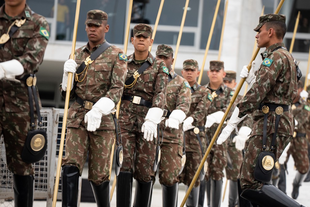 Militares guardam as beiradas da rampa do Palácio do Planalto durante ensaio da posse presidencial que movimentou a Esplanada dos Ministérios nesta sexta-feira (30). No dia 1º, Dragões da Independência participam da cerimônia com trajes completos — Foto: Fábio Tito/g1