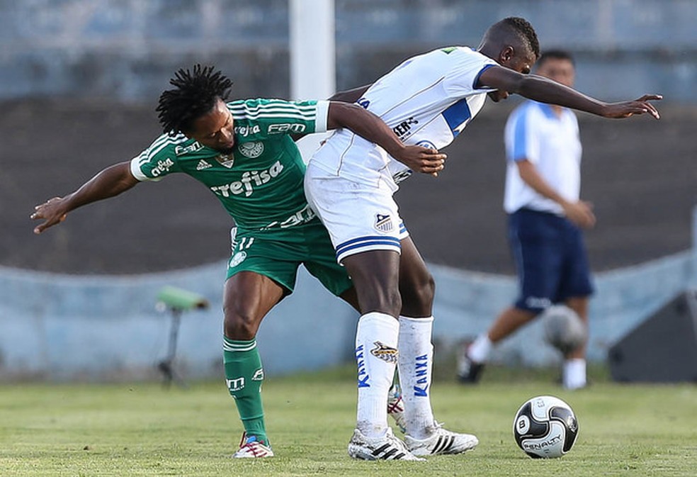 Pelo Água Santa, Pedrão chegou a marcar Zé Roberto (Foto: Cesar Greco/Ag. Palmeiras/Divulgação)