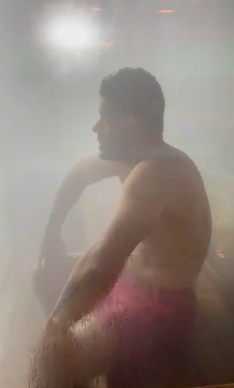 Hulk na sauna (Foto: Reprodução: Instagram)