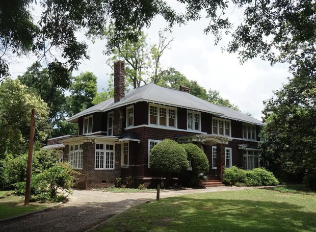F. Scott Fitzgerald e Zelda, um dos casais mais importante na literatura estadunidense, viveram por um ano nesta casa (Foto: Divulgação / Airbnb)