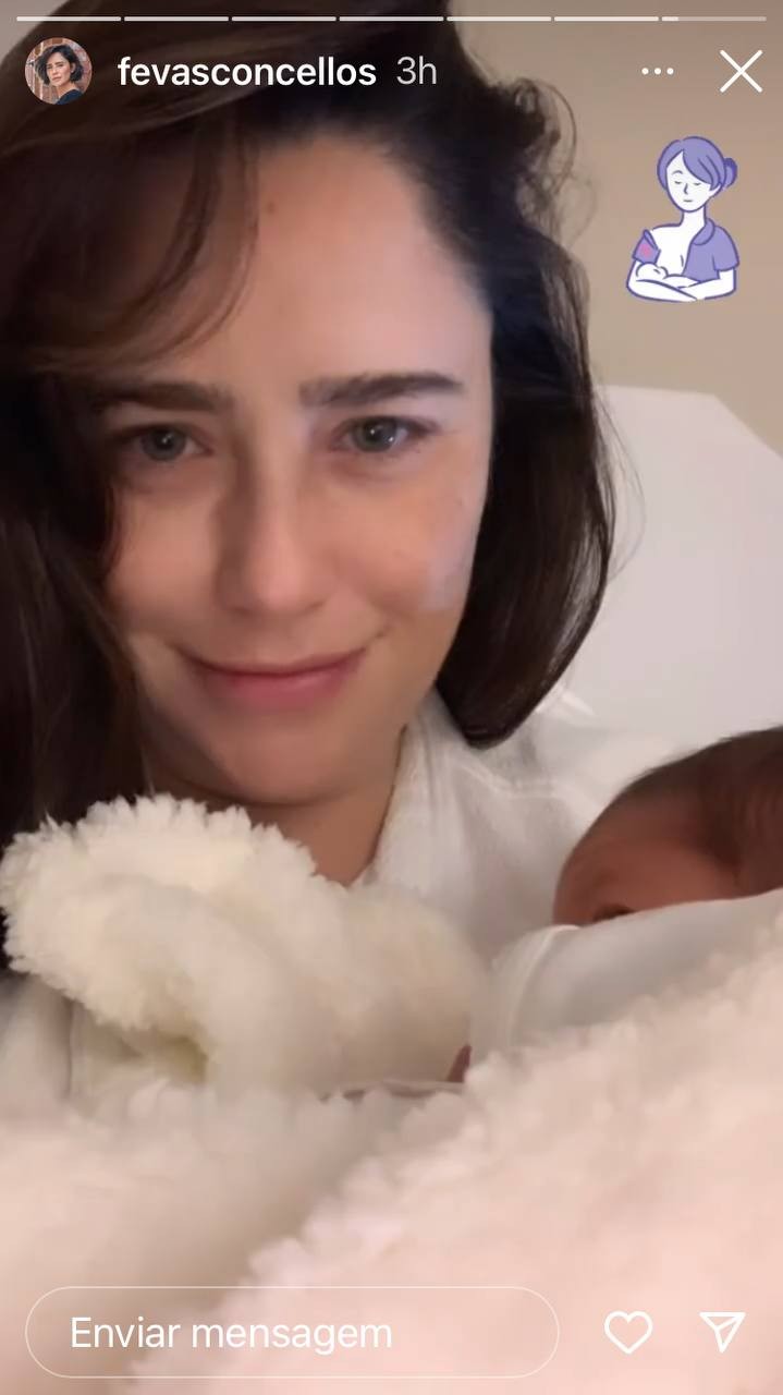 Após alta, Fernanda Vasconcellos publica primeira selfie com o filho, Romeo (Foto: Reprodução / Instagram)