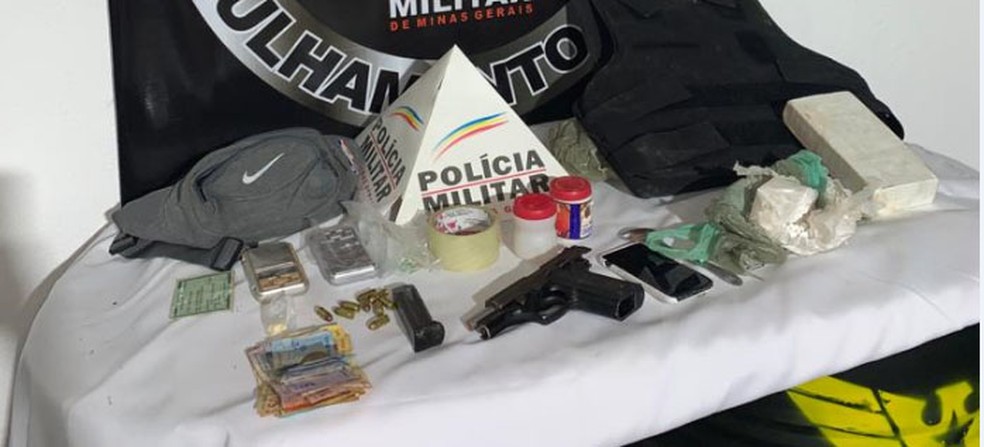 grupo e flagrado com cocaina e arma de fogo em muriae zona da mata g1