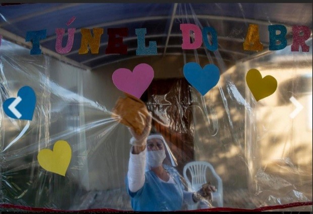 Túnel do Abraço é desinfectado a cada 30 minutos (Foto: Divulgação)