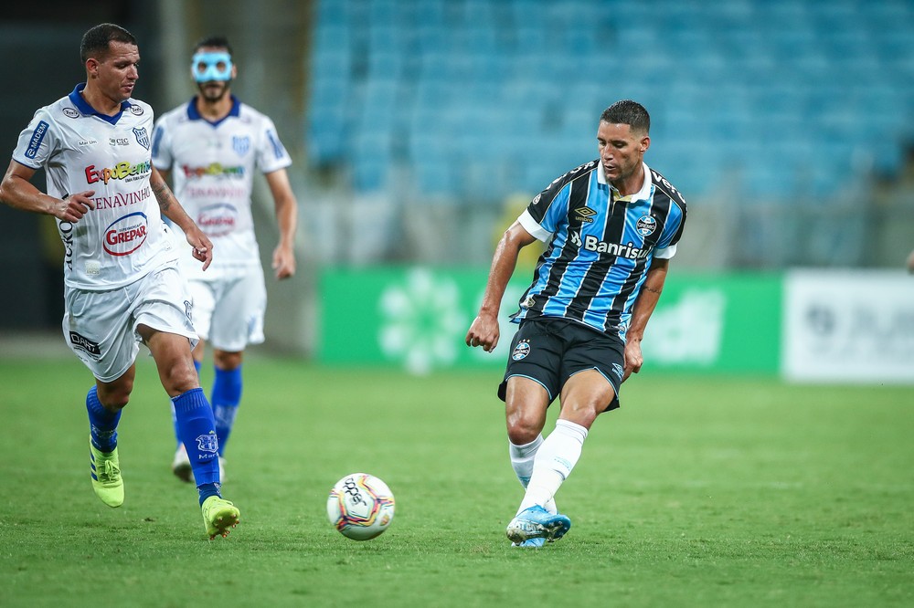 Chance dos reservas do Grêmio servirá como teste para trio antes da Libertadores