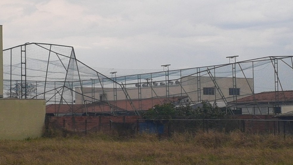 Quadra de esportes foi danificada pela chuva em Cerquilho — Foto: Arquivo pessoal