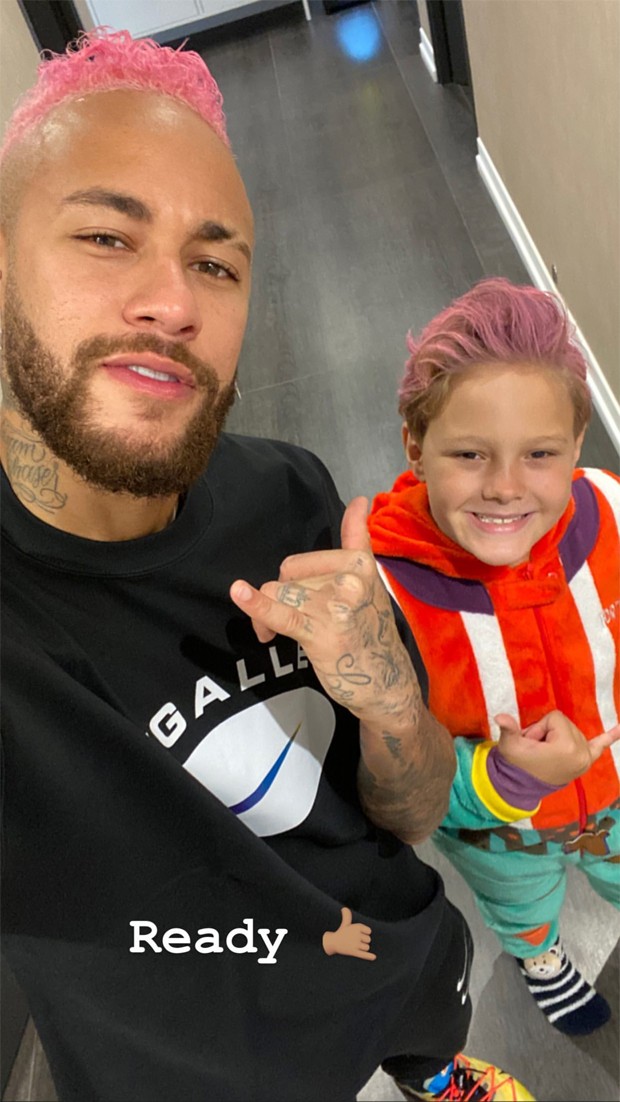 Neymar mostra Davi Lucca com os cabelos coloridos (Foto: Reprodução / Instagram)