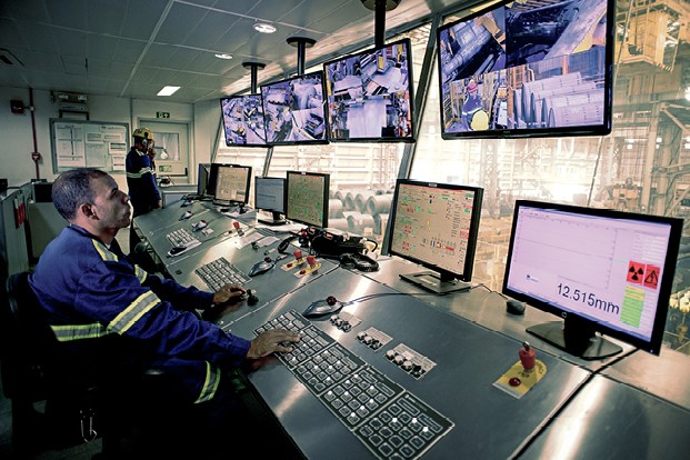 Na usina Ouro Branco (MG), o Centro de Monitoramento usa IoT para elevar a produtividade, prever falhas e evitar acidentes (Foto: Divulgação)