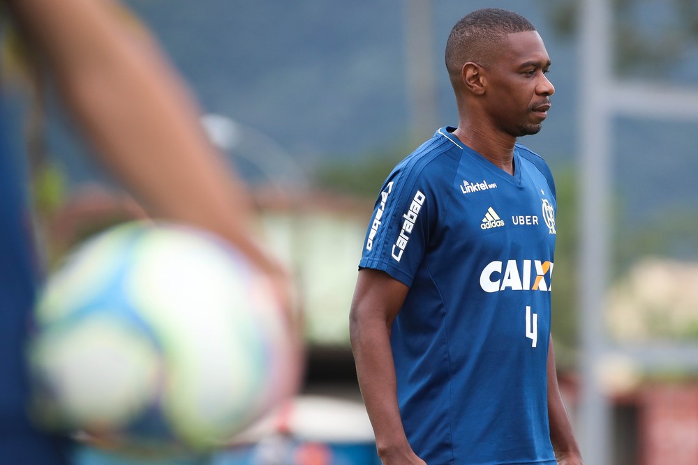 Juan treina com o grupo mais uma vez e confirma retorno ao Fla contra o Palmeiras