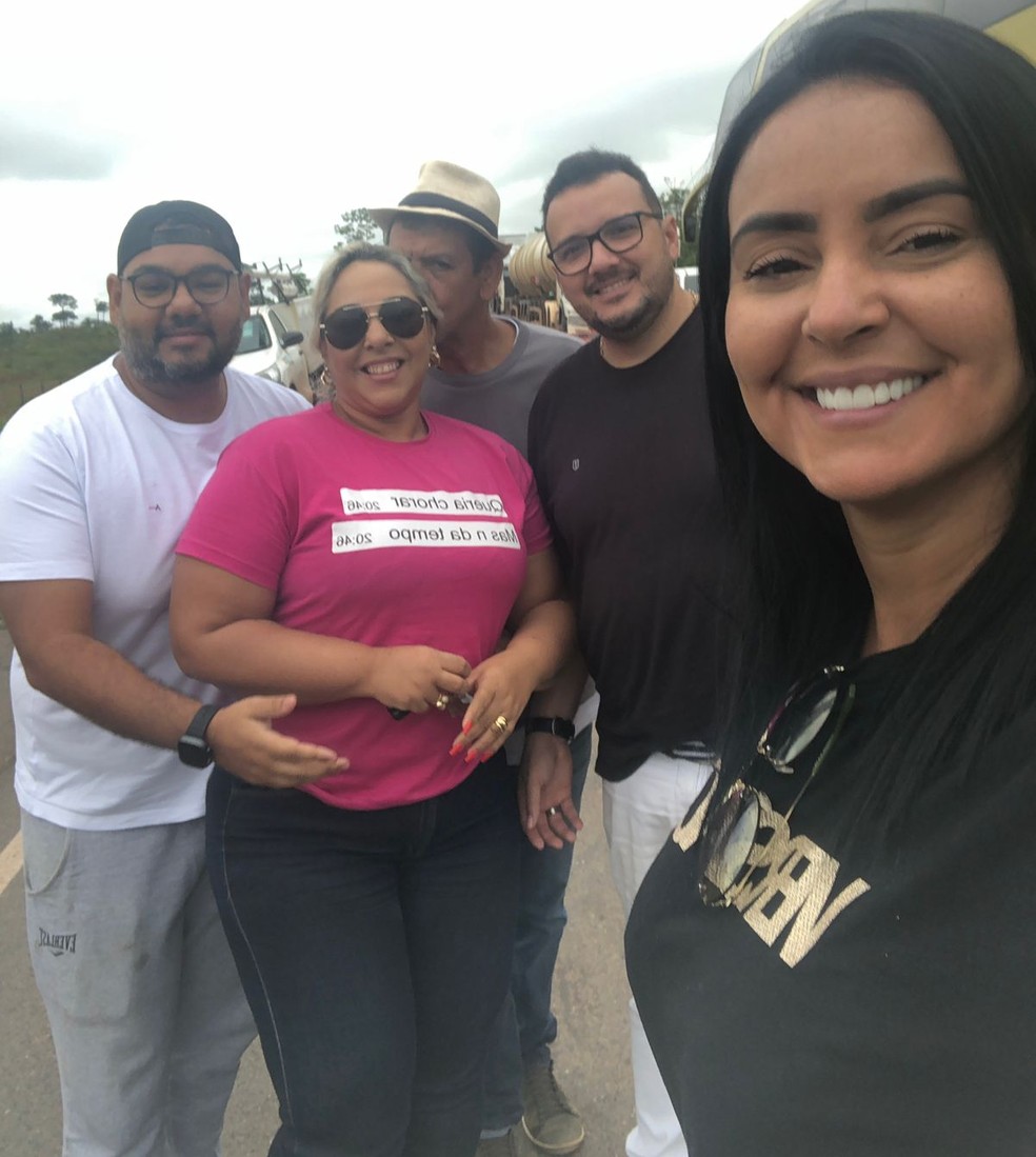 Márcia Cristina Freire foi buscar o pai, marido e o irmão em Rondônia nesta terça-feira (21) com ajuda da cunhada Rozy Gomes — Foto: Arquivo pessoal