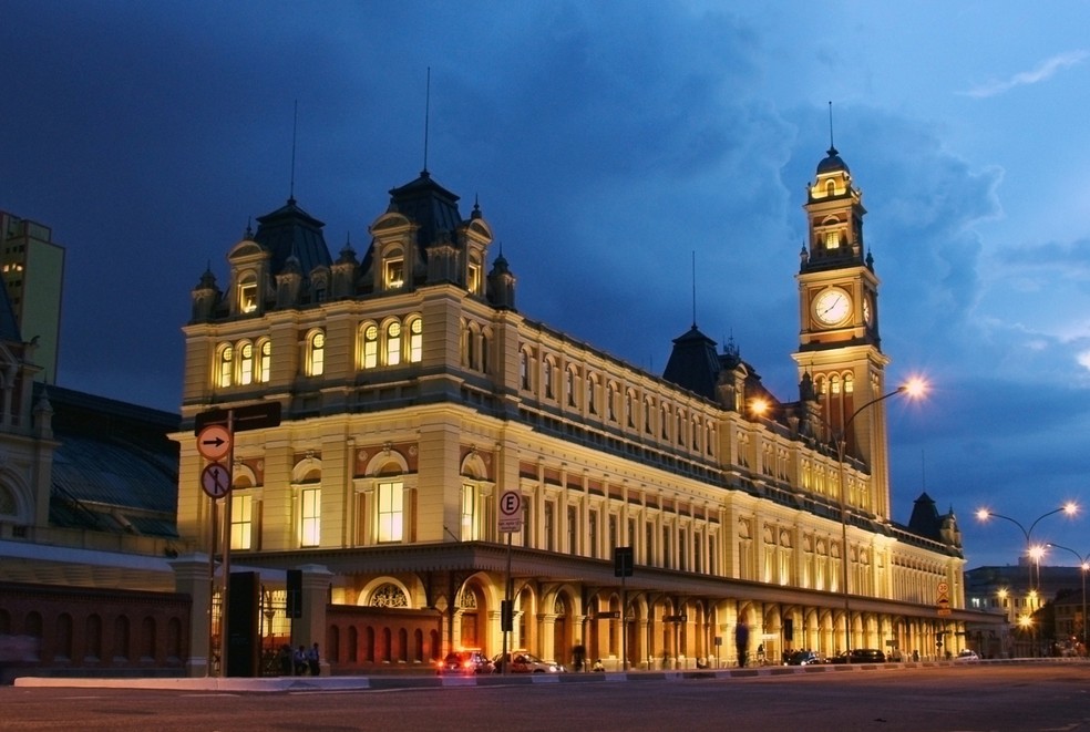 A atual Estação da Luz foi projetada pelo arquiteto britânico Charles Henry Driver — Foto: Wikimedia Commons / Creative Commons