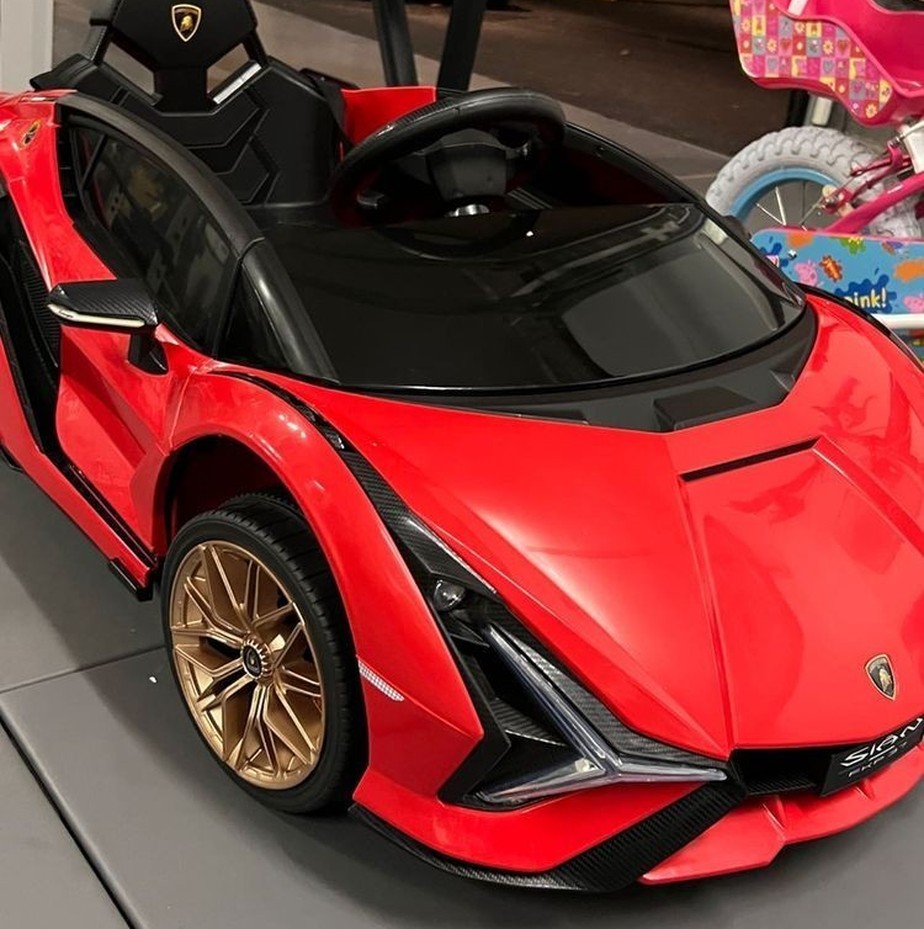 Lamborghini Sián de brinquedo dos filhos de Conor McGregor