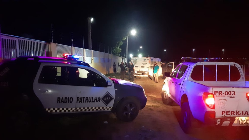Caseiro morreu eletrocutado ao tentar pular muro na regi&atilde;o metropolitana de Natal &mdash; Foto: S&eacute;rgio Henrique Santos/Inter TV Cabugi