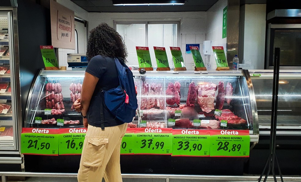 Movimentação em supermercado na cidade de Curitiba (PR). — Foto: Eduardo Matysiak/Futura Press/Estadão Conteúdo