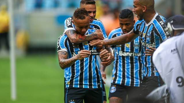 GrÃªmio mostra tarja em homenagem Ã s vÃ­timas da tragÃ©dia no CT do Flamengo