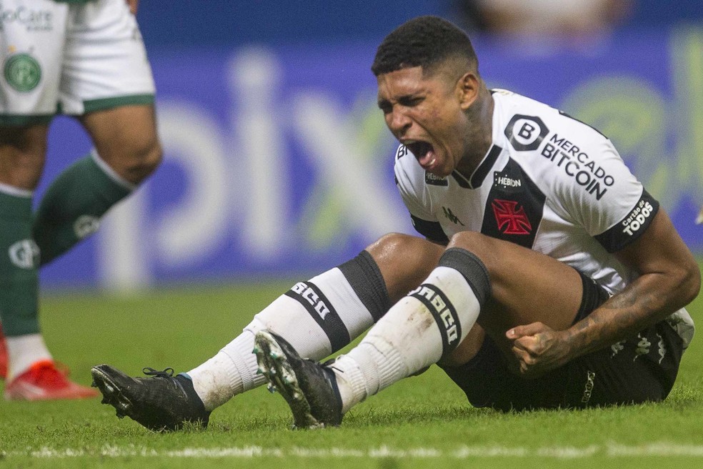 Raniel, do Vasco, lamenta chance perdida na partida contra o Guarani � Foto: Daniel Ramalho/CRVG