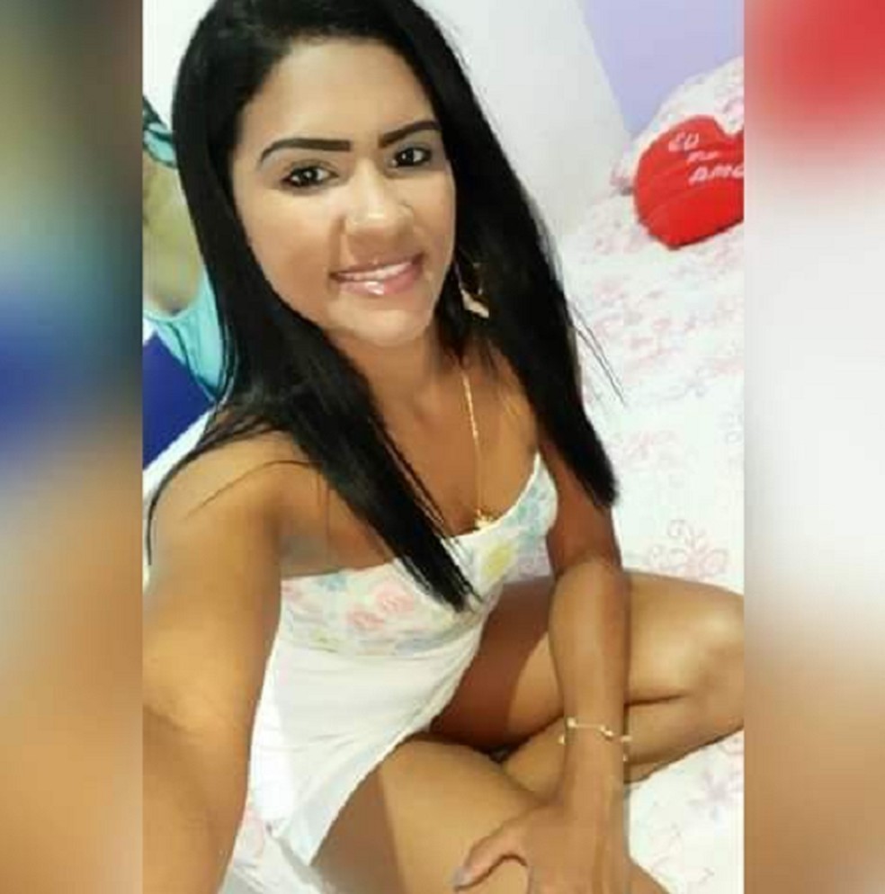 Alexsandra da Silva Souza, de 22 anos, trabalhava como vendedora de comidas. — Foto: Reprodução/Arquivo Pessoal