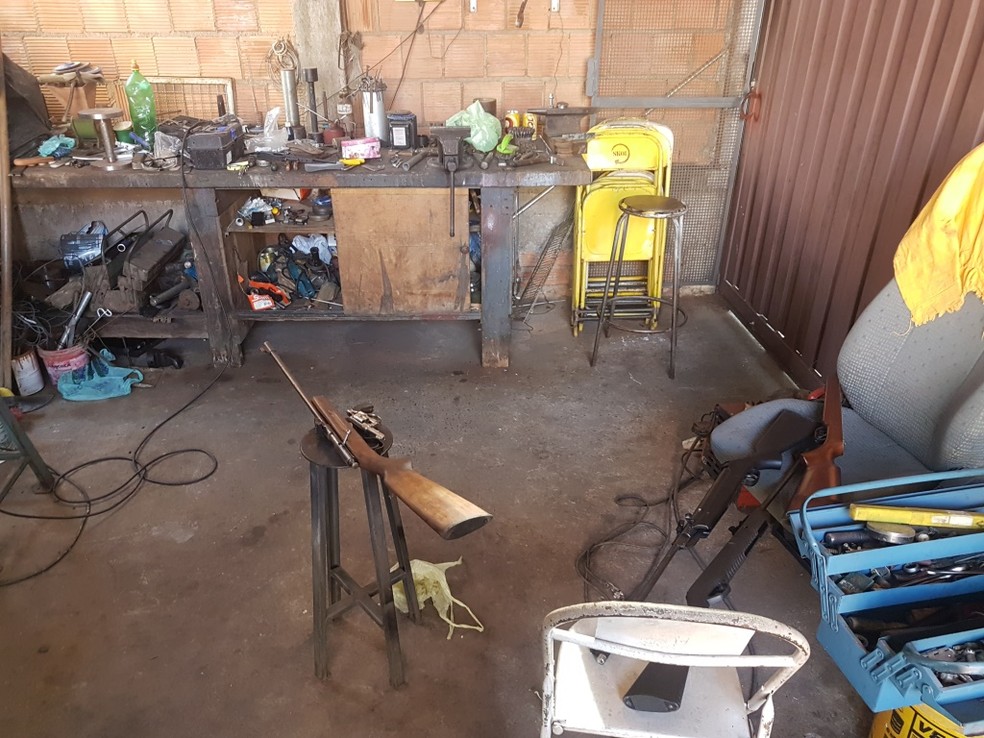 Armas foram apreendidas no Jardim Jequitibás 2 (Foto: Cedida/Polícia Militar Ambiental)